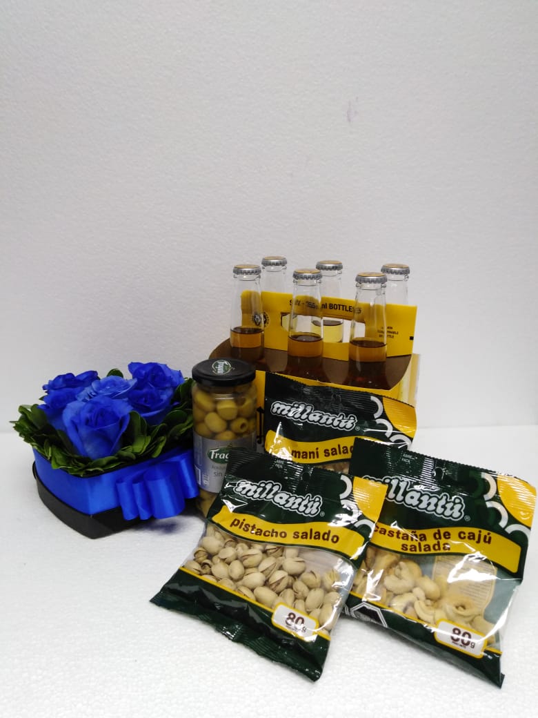 6 Rosas Azules en Caja Corazn + Mani + Aceitunas + Castaa y Cervezas 